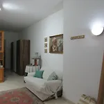 Central Studio Apartment Santa Vennera