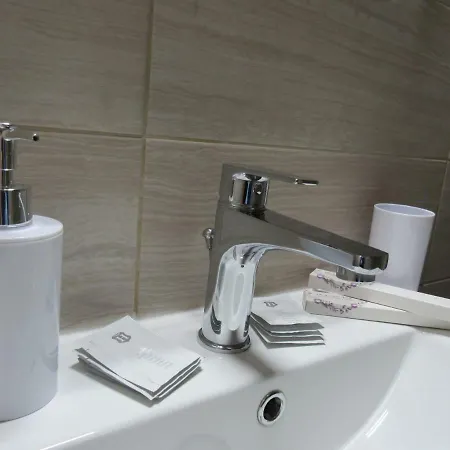 Central Studio Apartment דירה *