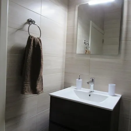 Central Studio Apartment Santa Vennera