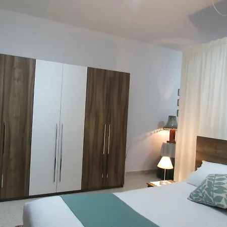 Central Studio Apartment Appartement Santa Vennera
