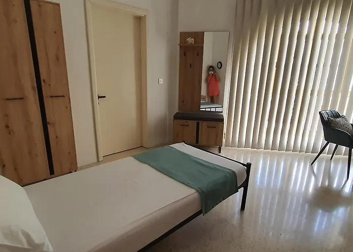 Central Studio Apartment Santa Vennera