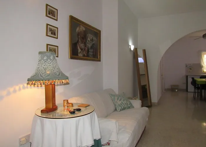 Central Studio Apartment *