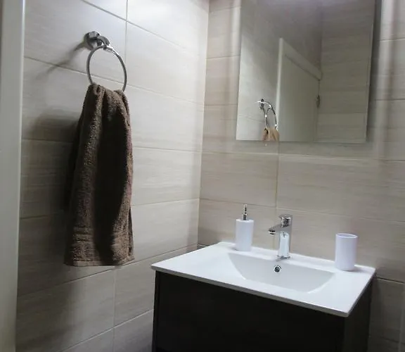 Central Studio Apartment Santa Vennera