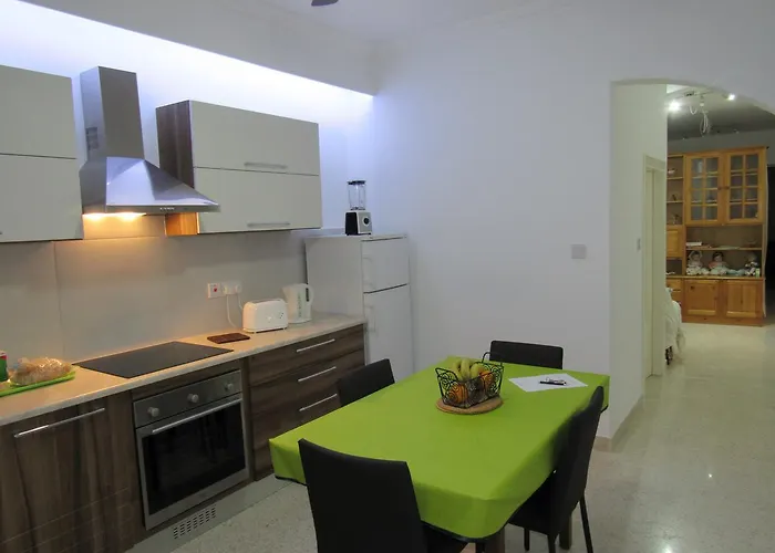 Central Studio Apartment Apartament Santa Vennera