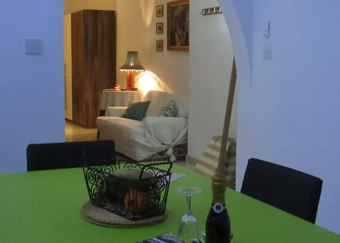 Central Studio Apartment Apartament Santa Vennera